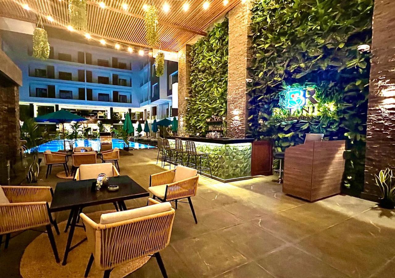 Sanctuary Sunlit Hurghada Haven With 4 Pools, Rooftop Sunsets & Gourmet Bites Steps Away Zewnętrze zdjęcie